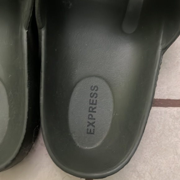 MEN’s Express Birkenstock style slip on in size 9 - Picture 2 of 5